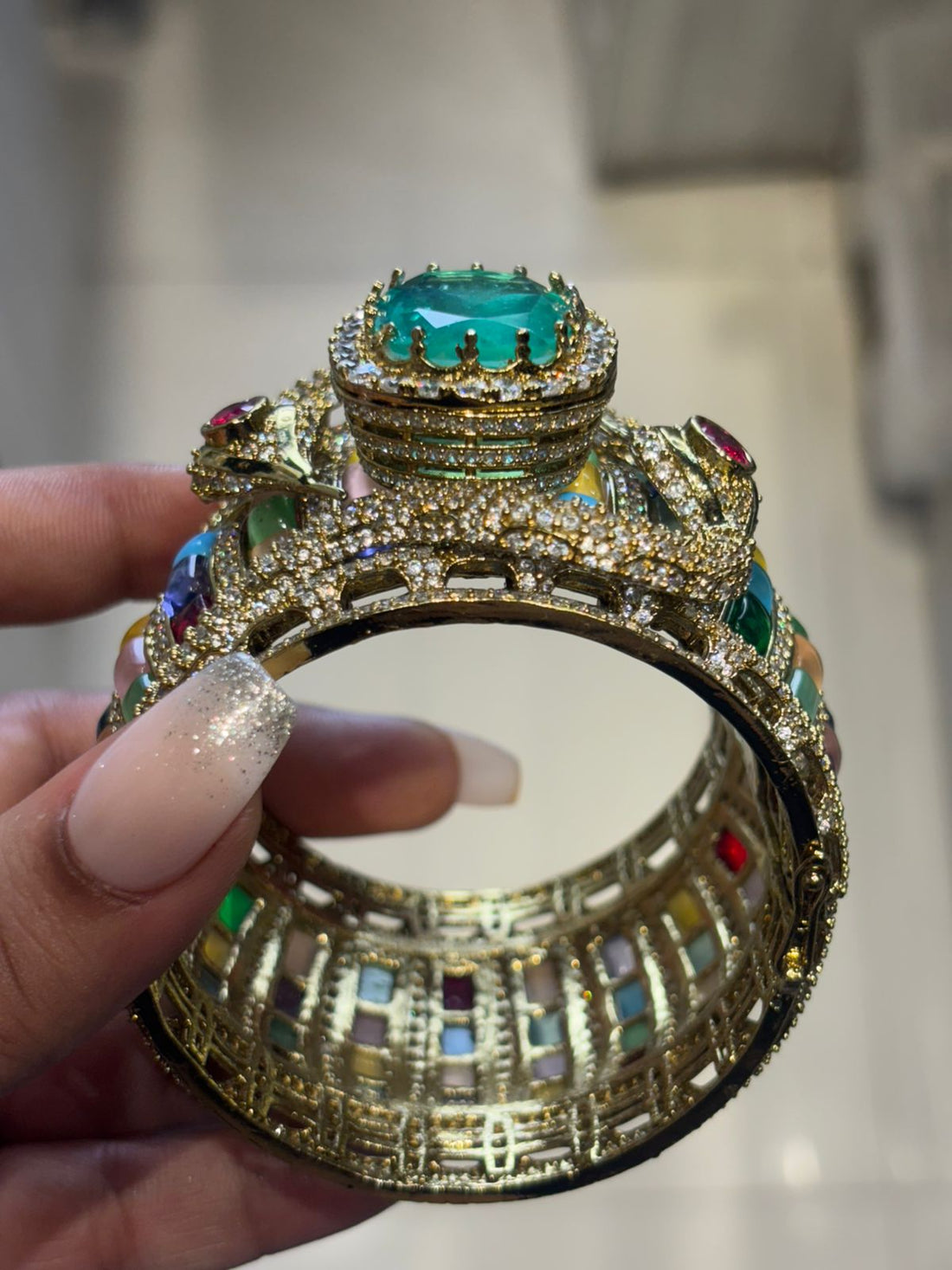 Serpenté Emerald Cuff