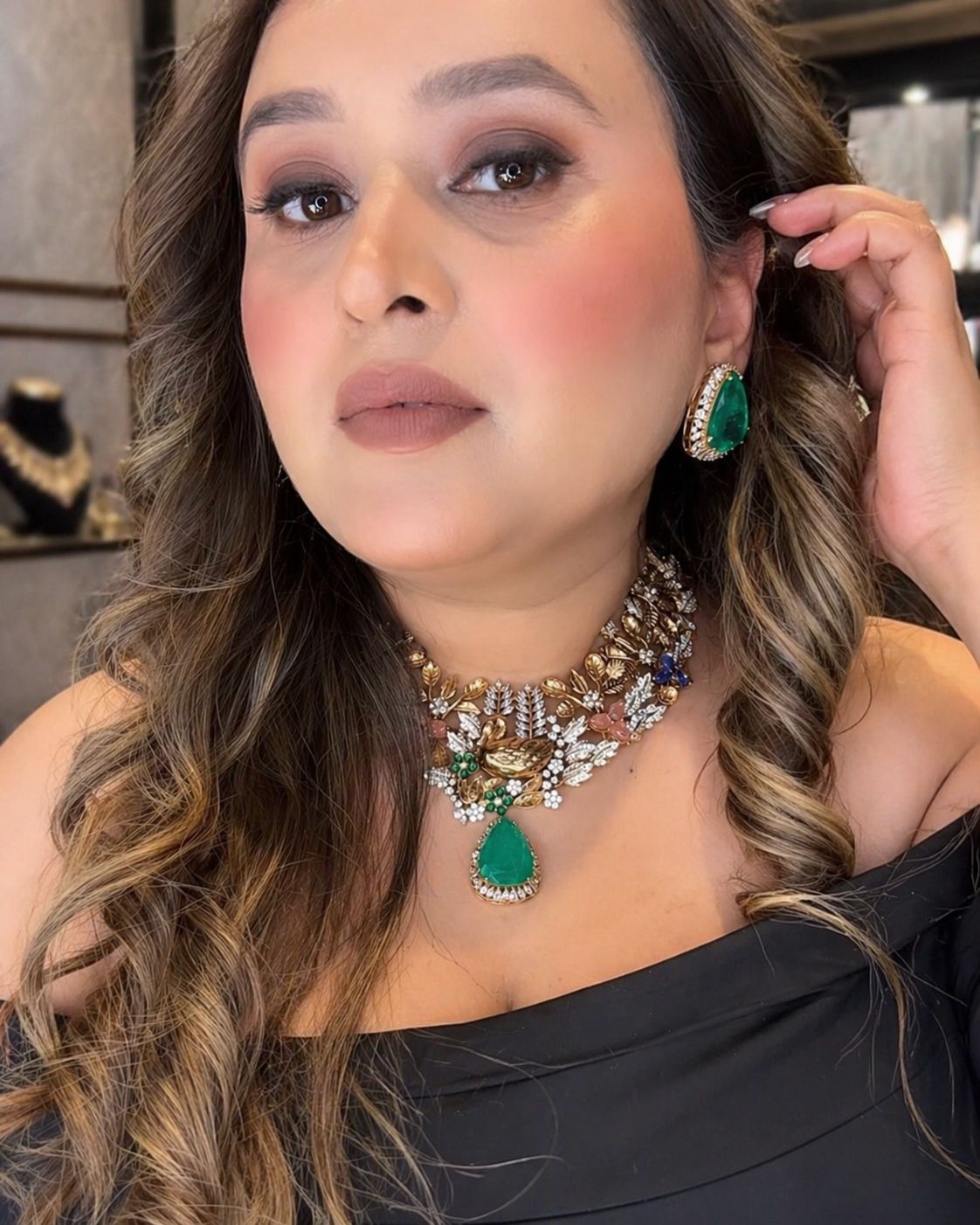Vantara Necklace Set