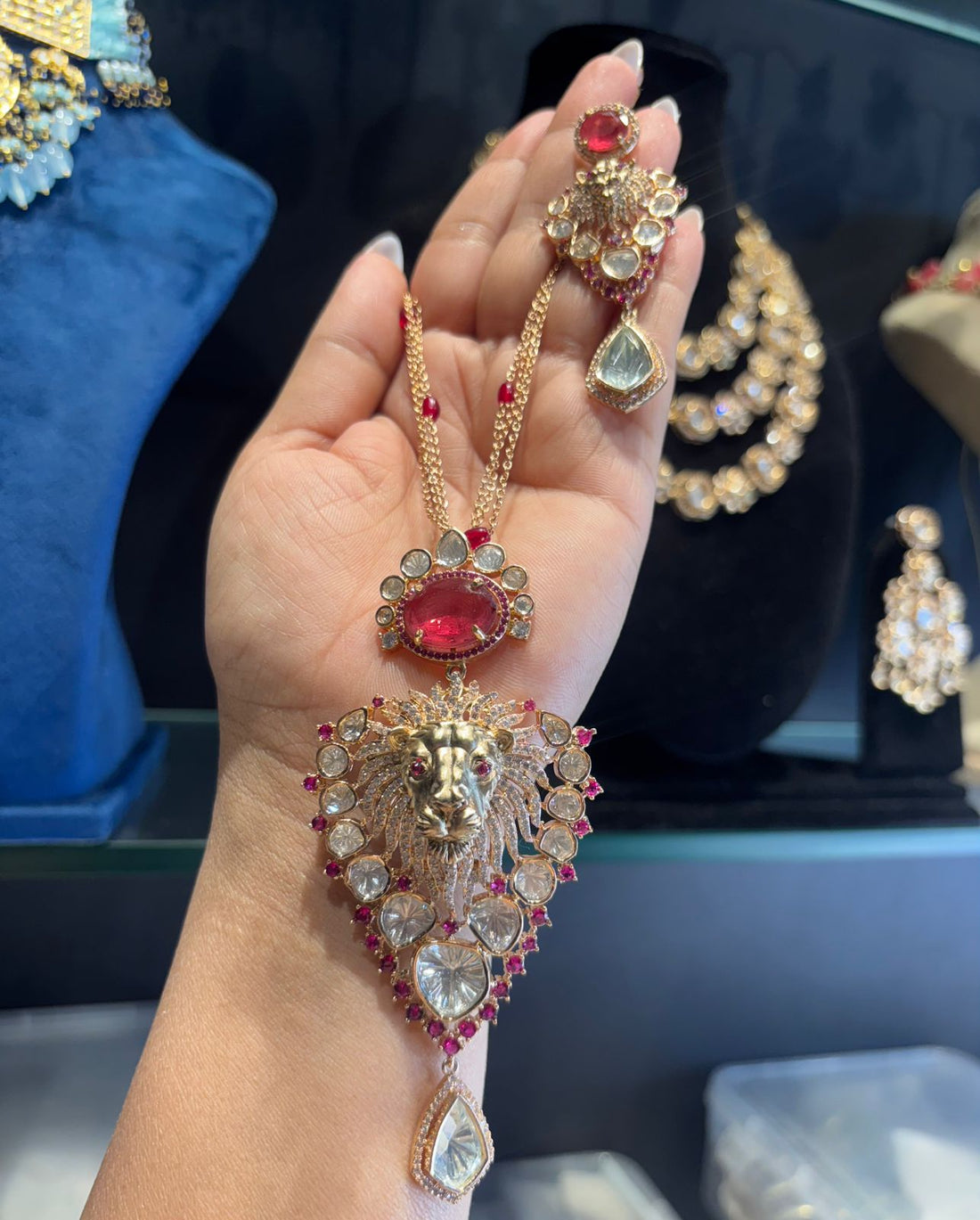 Regal Roar Necklace Set