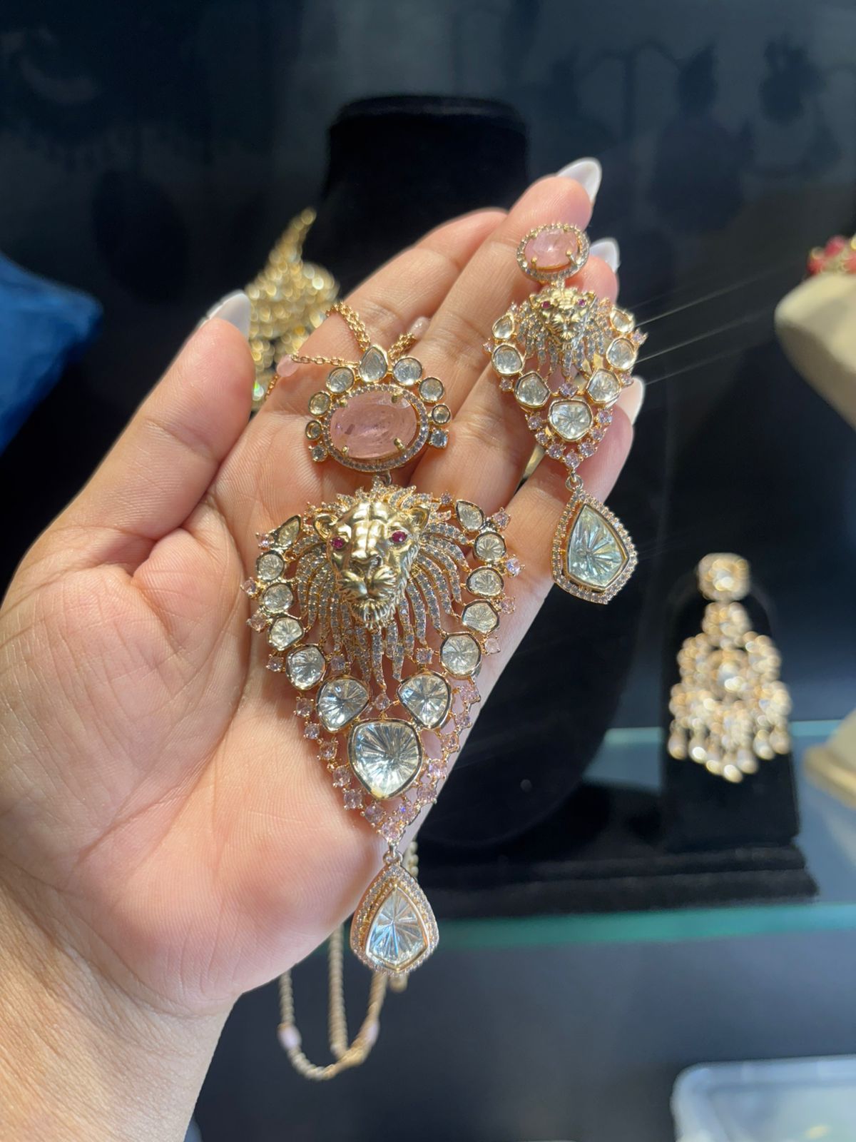 Regal Roar Necklace Set