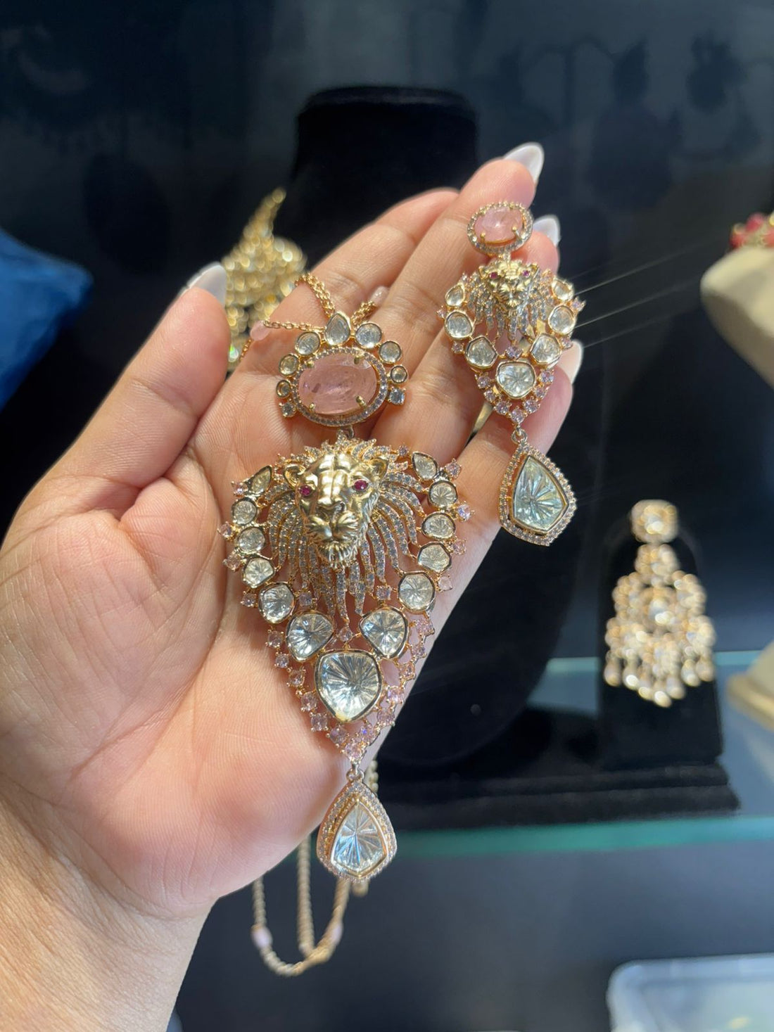 Regal Roar Necklace Set