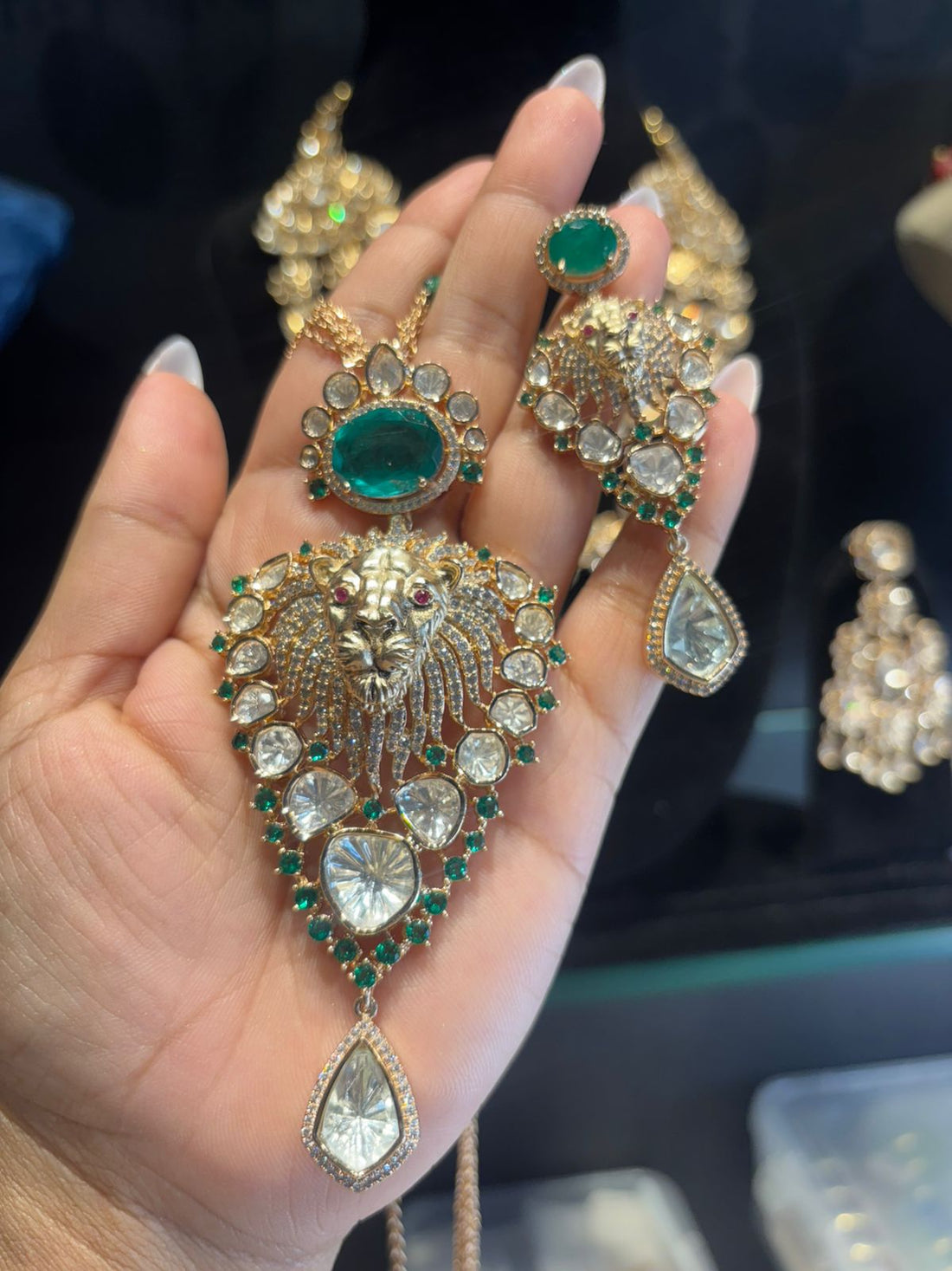 Regal Roar Necklace Set