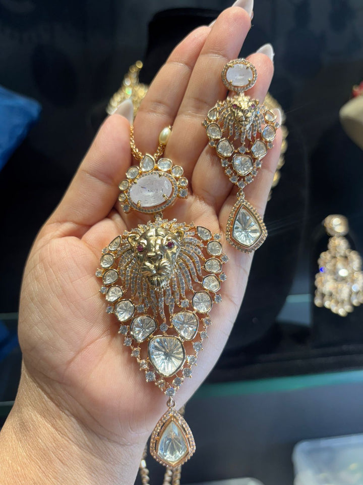 Regal Roar Necklace Set
