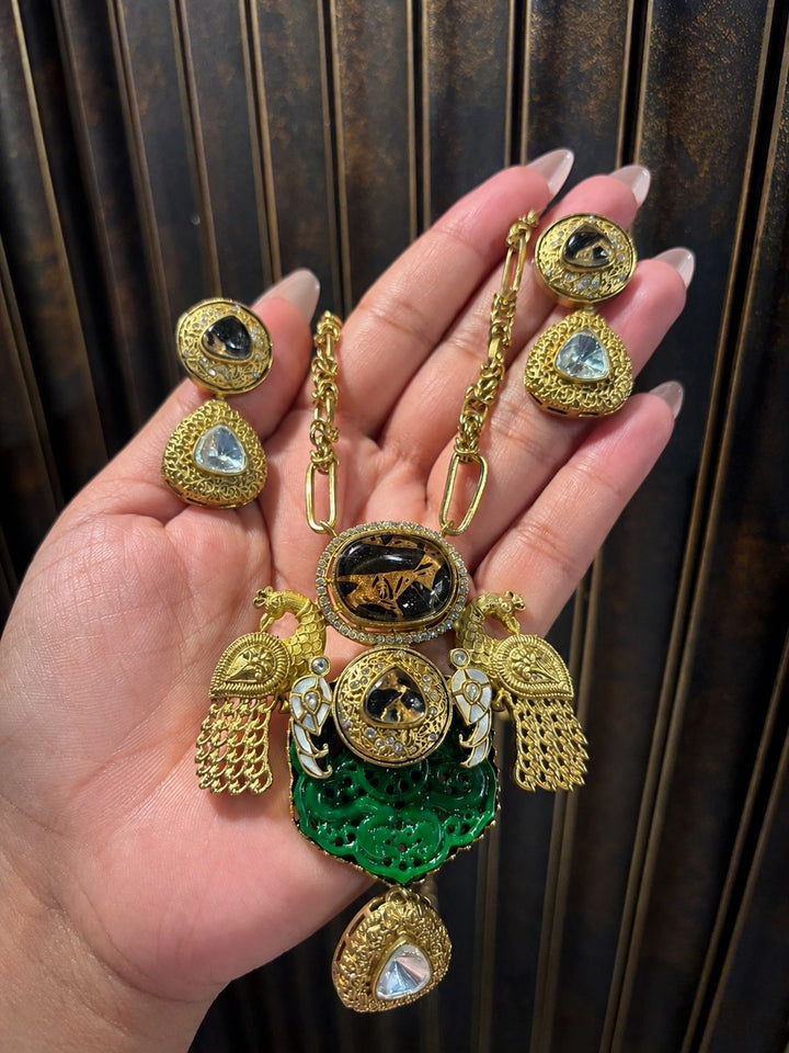 Miraaya Pendant Set