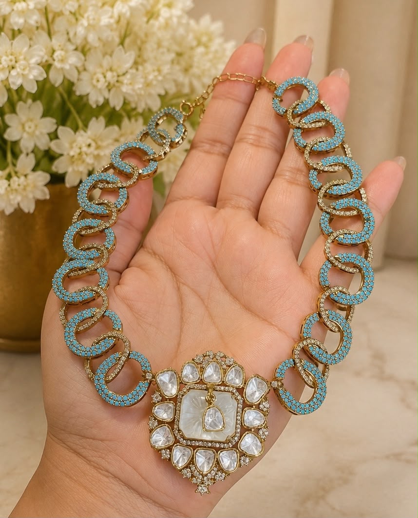Zoyara Necklace Set