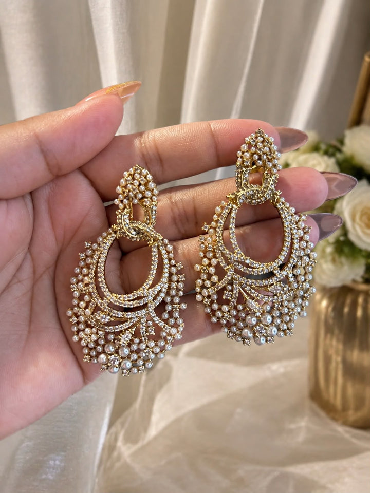 CLASSY PEARL LUXE EARRINGS