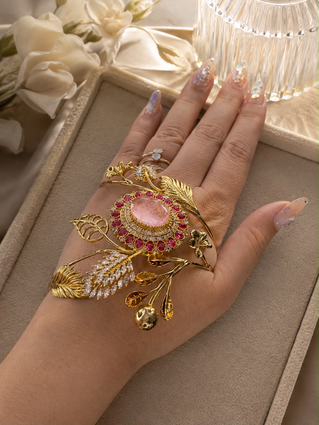 Adaa Hand Harness