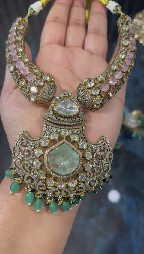 Iraaya Necklace Set