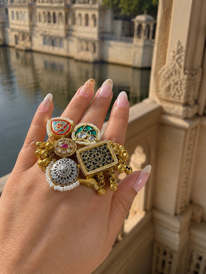 Sunehri Royal Ring