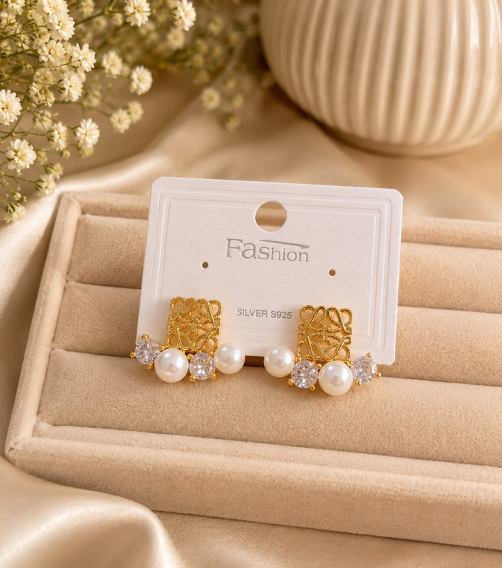 Loe Pearl Studs